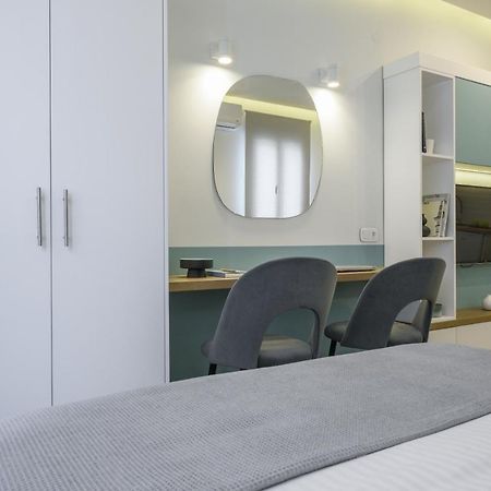Τhe Half Root Suite In The Heart Of City Center Tessalónica Exterior foto