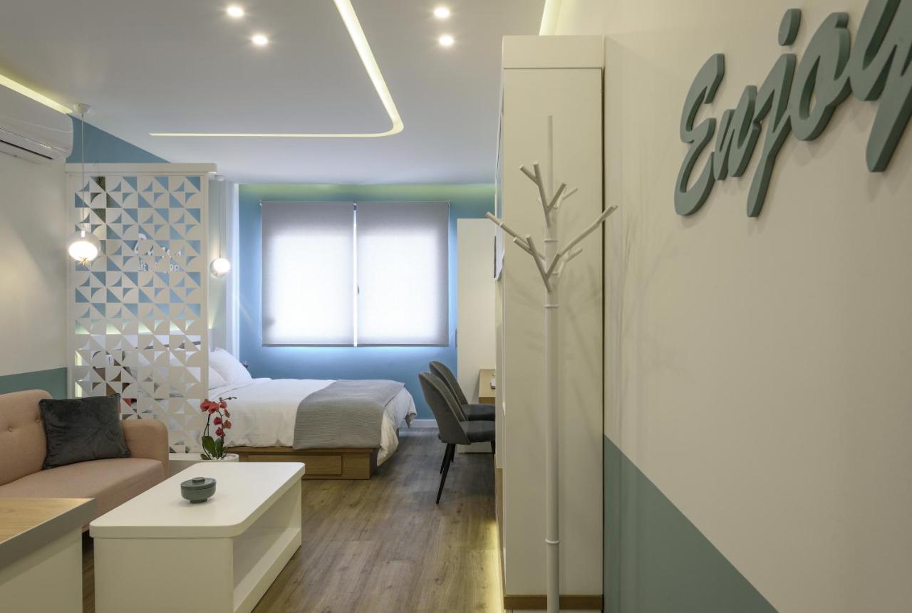 Τhe Half Root Suite In The Heart Of City Center Tessalónica Exterior foto